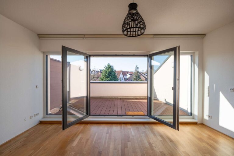 Wohnzimmer + Balkon