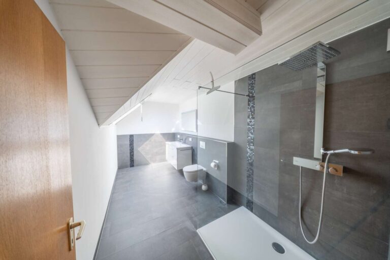 Badezimmer DG