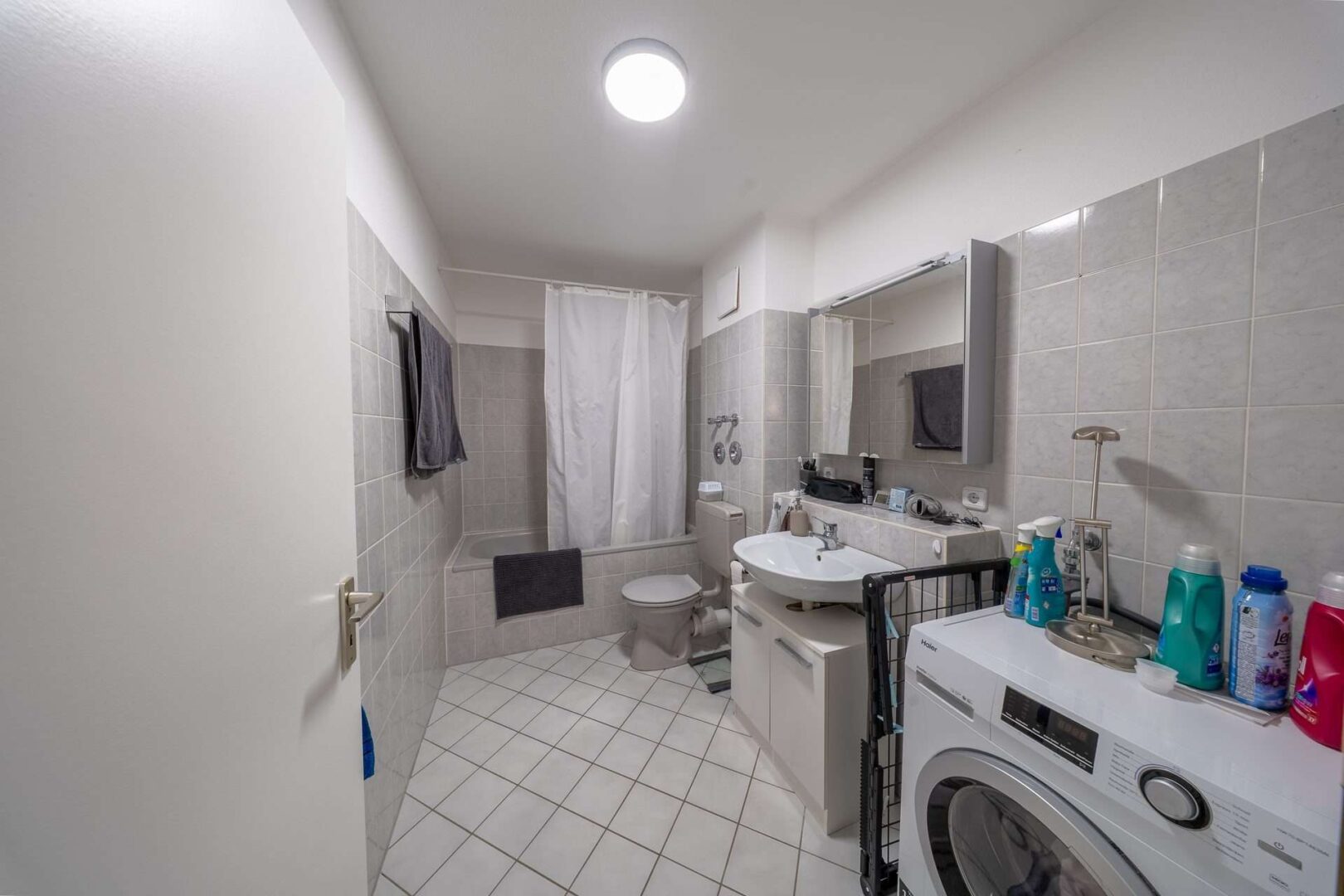 Badezimmer mit Badewanne
