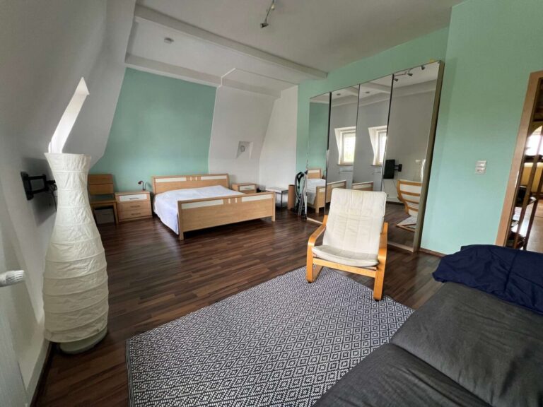 Wohn- o. Schlafzimmer