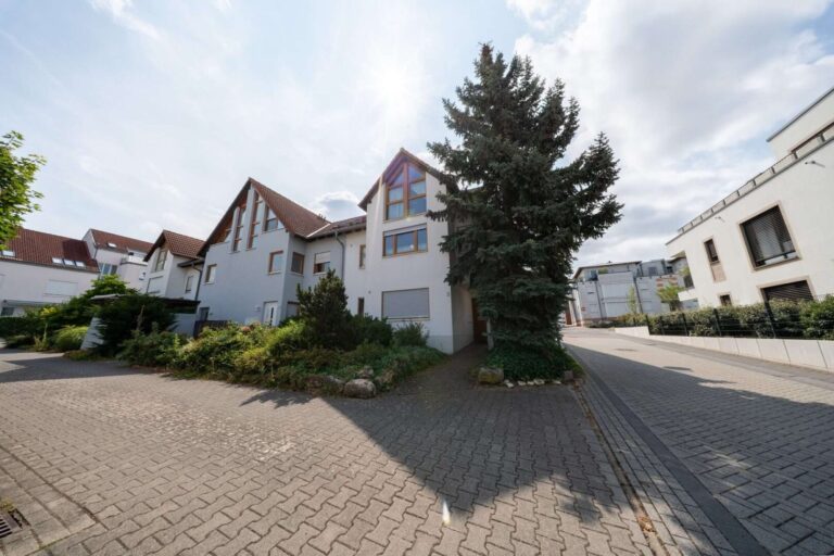 Hausansicht von der Straße