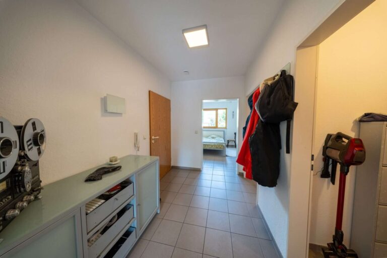Flur mit Blick zum Schlafzimmer