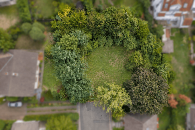 Gesamtgrundstück nach Abriss (KI visualisiert)